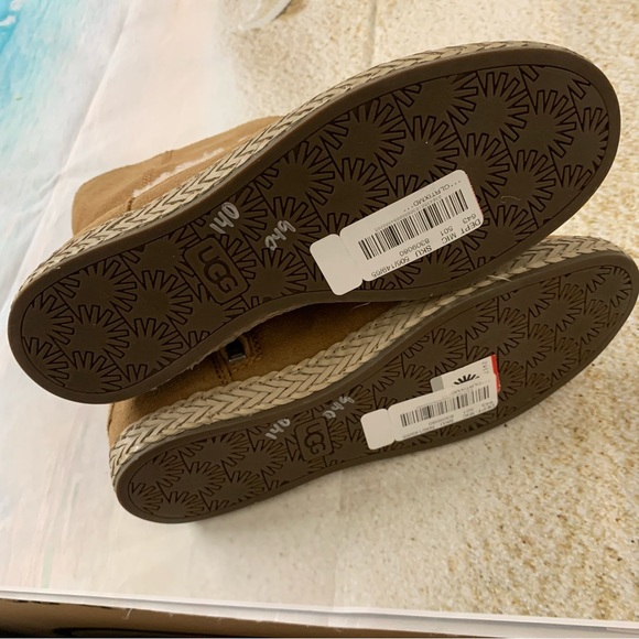 UGG Ailish Women's Shoes - Picture 13 of 13